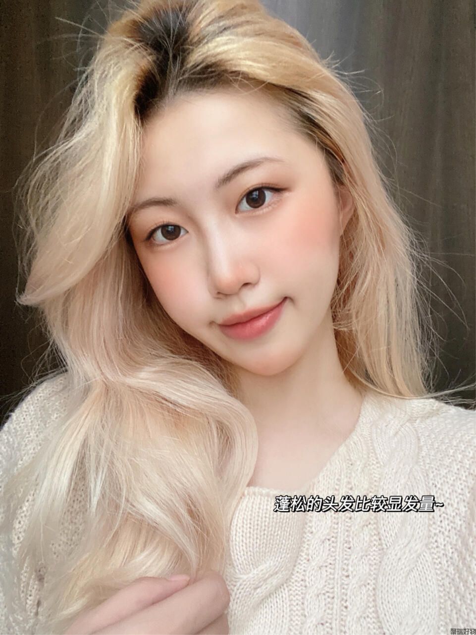 Akira夹板太可爱了吧！这样看我的发量巨多！(图1)